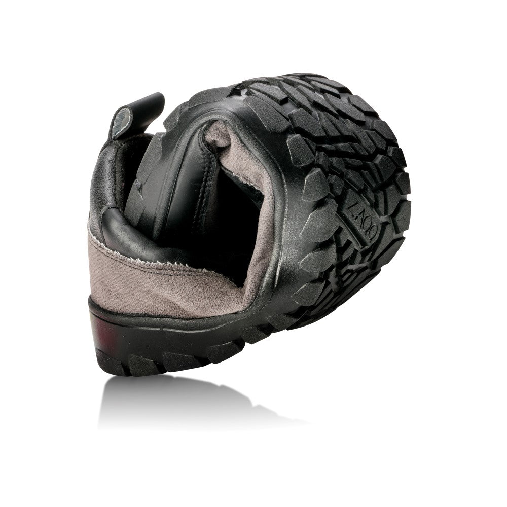 QUEST Low Black Waterproof